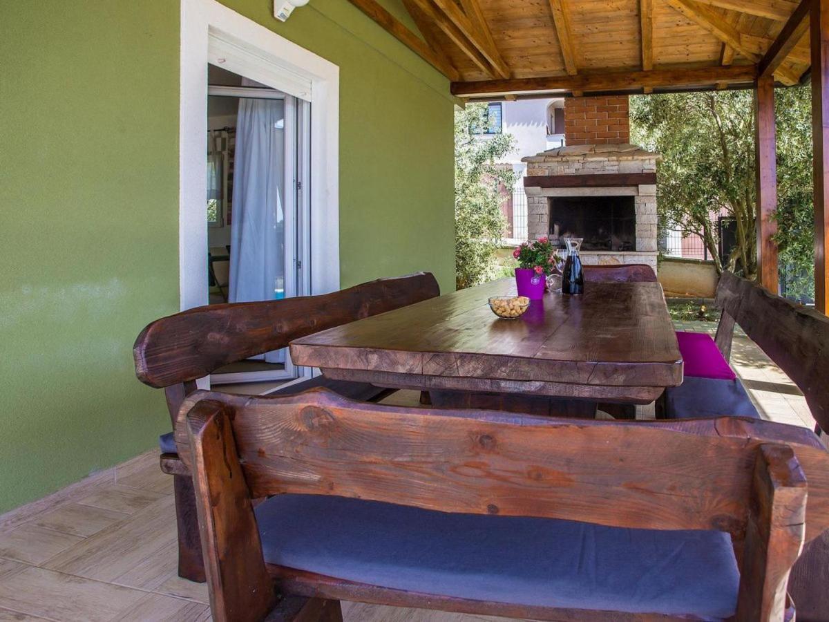 Holiday Home Tanja พูลา ภายนอก รูปภาพ