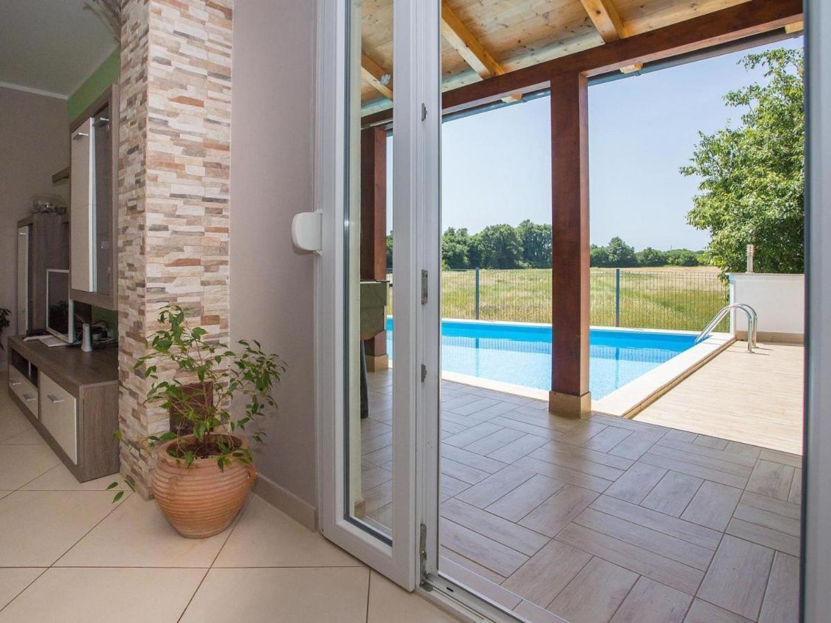 Holiday Home Tanja พูลา ภายนอก รูปภาพ